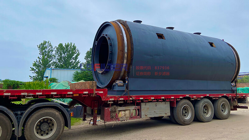 利菲爾特廢輪胎煉油設(shè)備裝車發(fā)貨 利菲爾特廢輪胎煉油設(shè)備裝車發(fā)貨