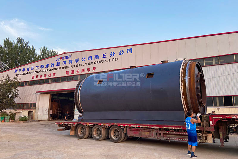 利菲爾特廢輪胎煉油設(shè)備裝車發(fā)貨