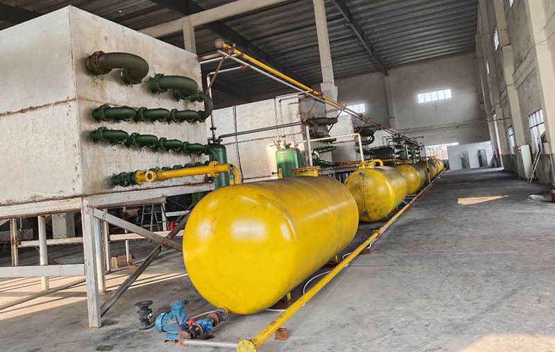 間歇式塑料煉油設(shè)備生產(chǎn)現(xiàn)場