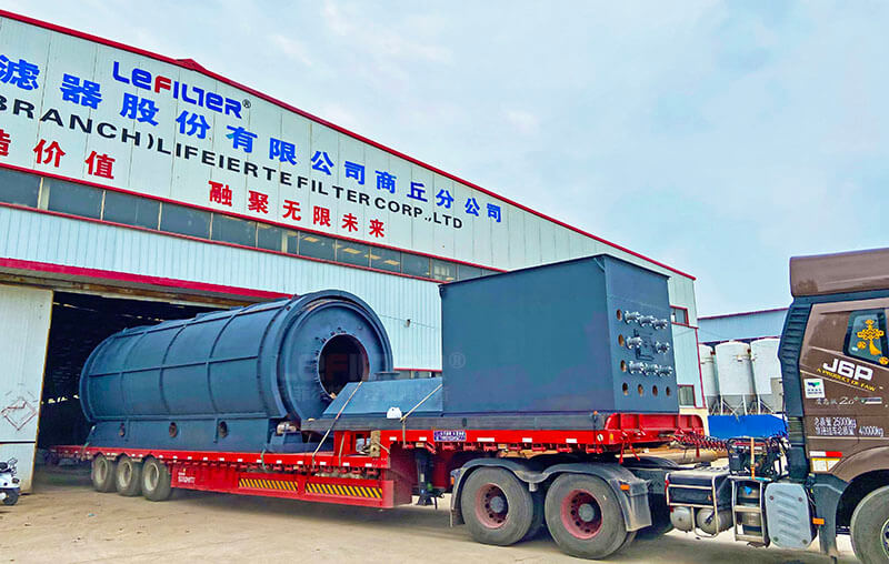 油泥炭化設(shè)備裝車實(shí)拍圖 油泥炭化設(shè)備裝車實(shí)拍圖