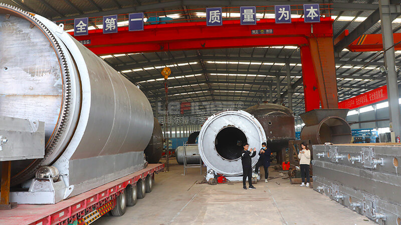 油泥熱解設(shè)備裝車發(fā)貨 (1) 油泥熱解設(shè)備裝車發(fā)貨