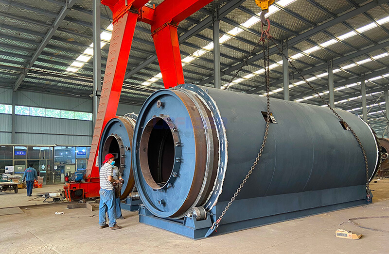 廢輪胎煉油設(shè)備正在裝車 (3) 廢輪胎煉油設(shè)備正在裝車 (3)