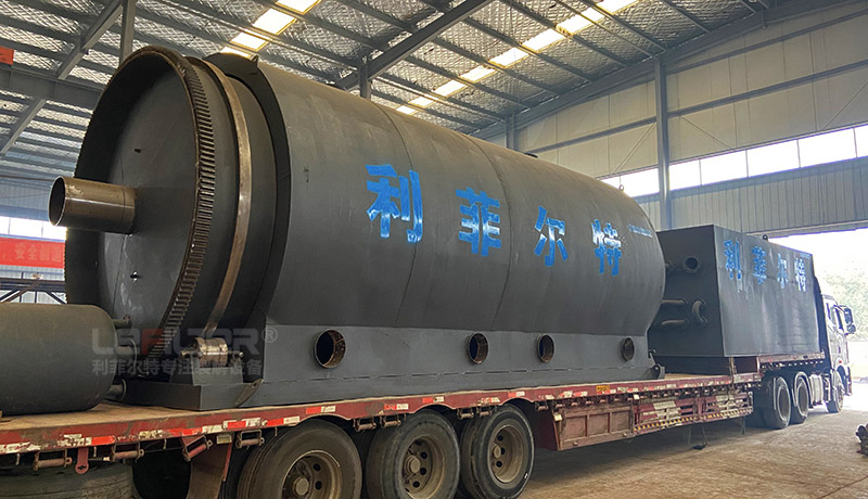 廢輪胎煉油設(shè)備裝車實(shí)拍 廢輪胎煉油設(shè)備裝車實(shí)拍