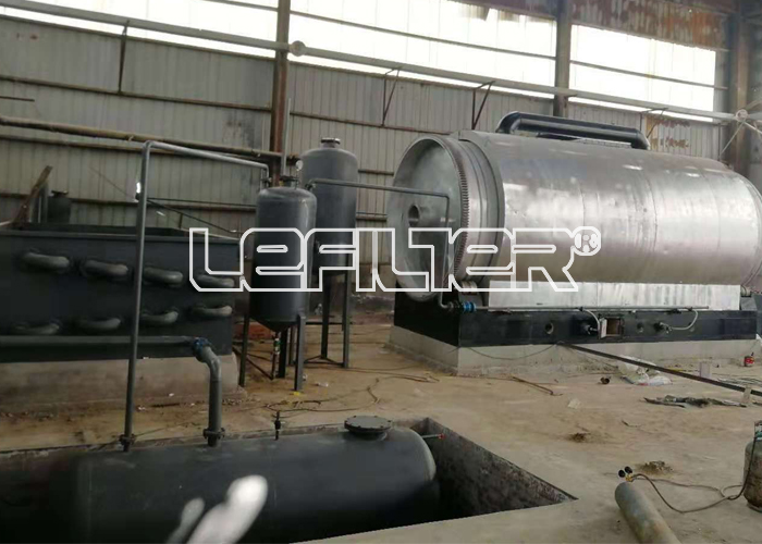 廢塑料裂解煉油現(xiàn)場