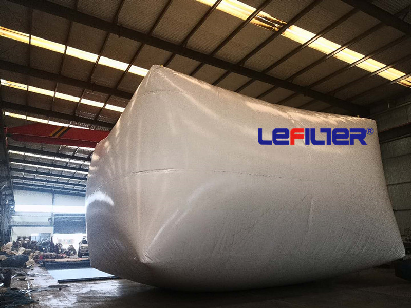 奶白色儲氣袋。